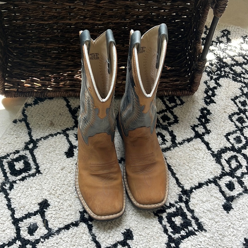 Boy’s Cody James Western Boots Size 1